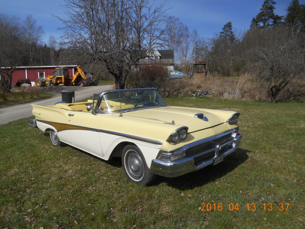 Skickar en bild på vår Ford Fairlane 1958 Sunliner. Thomas Karlsson medlem 349