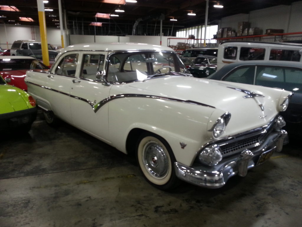 Hej här kommer bild på mina bilar. Medlemsnummer är 0440 Björn Grage Ford Fairlane 1955