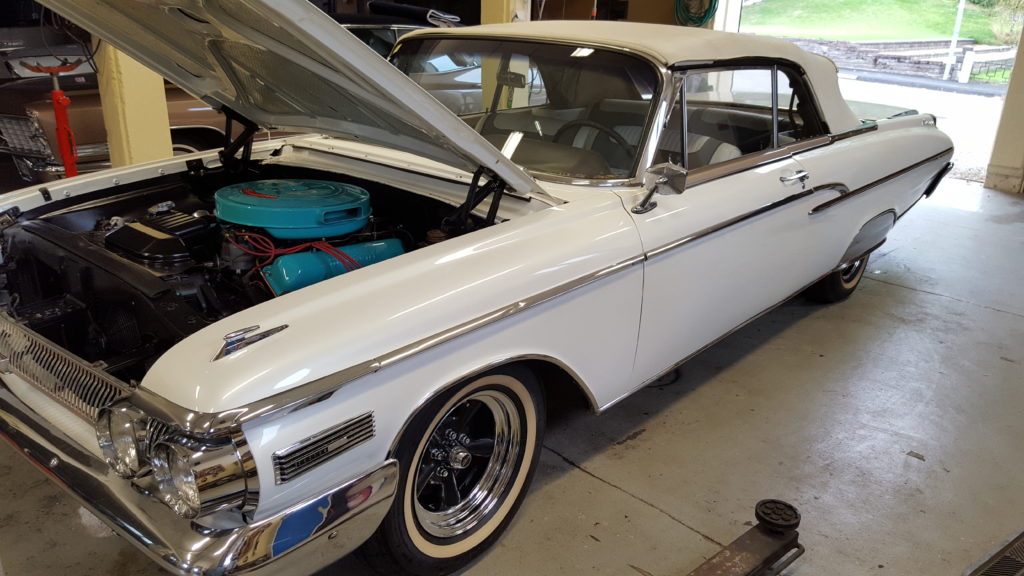 Hej här kommer bild på mina bilar. Medlemsnummer är 0440 Björn Grage Mercury Monterey custom Cab. 1962